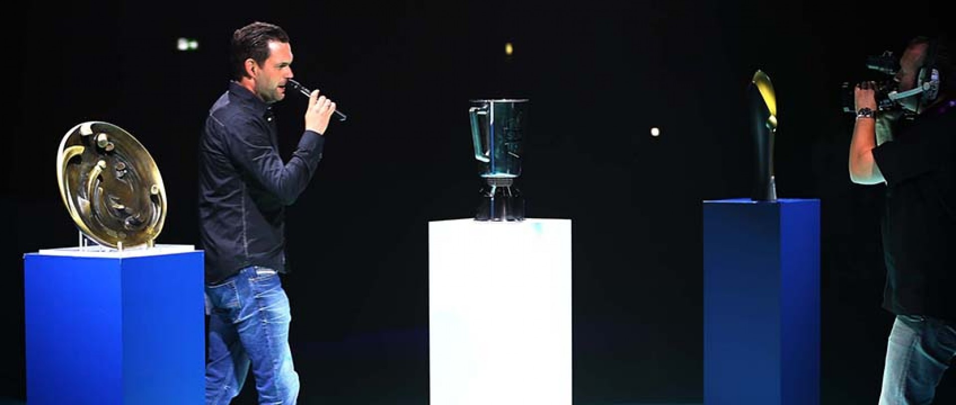 Moderator Matthias Killing unterhielt das Publikum auch beim Volleyball Supercup 2016/17. (Foto: Eckhard Herfet)